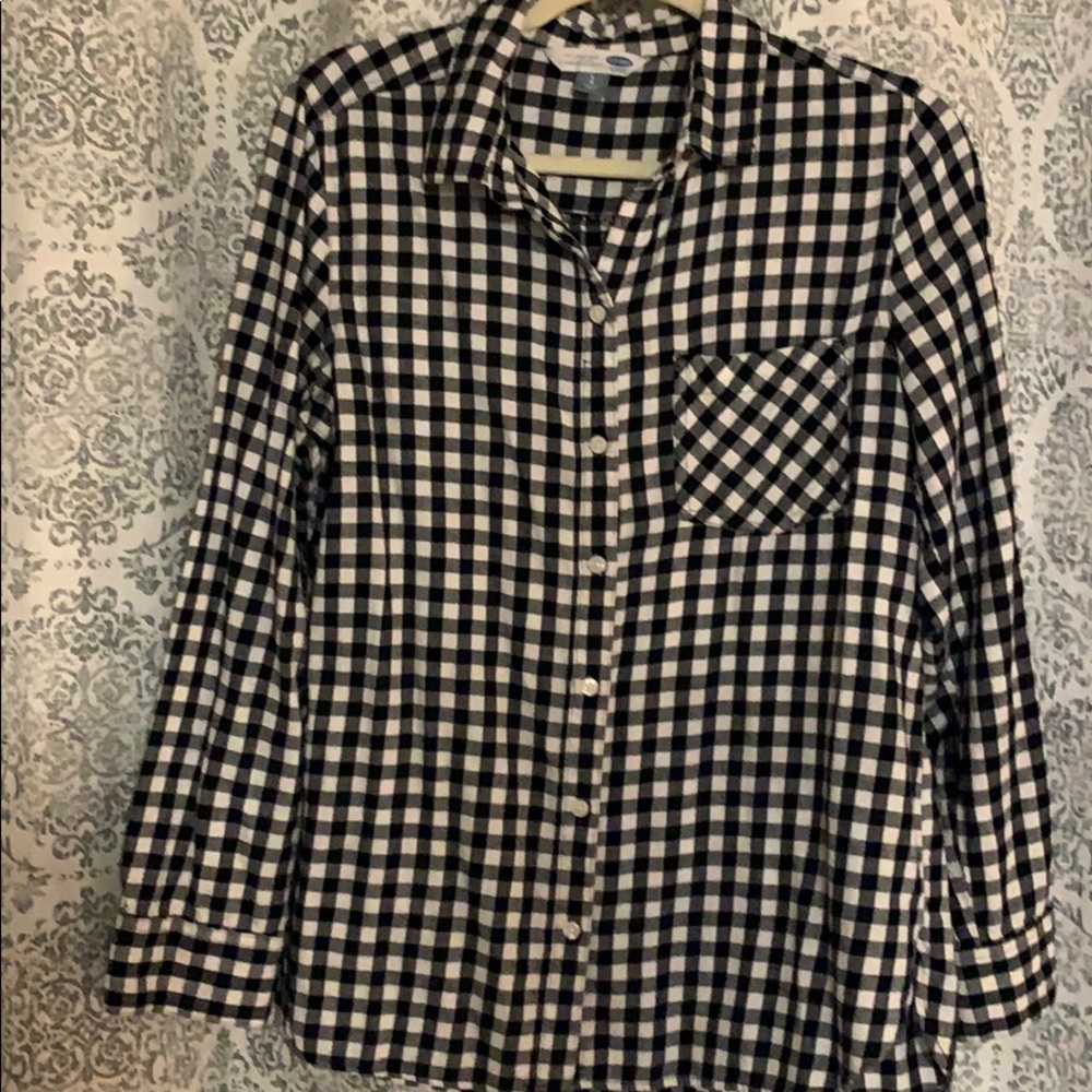 Black and white flannel top
